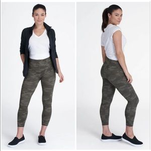 Spanx Look At Me Now Crop Seamless Slimming Shaping Leggings Army Green Camo